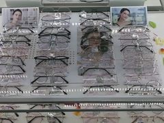 -翰佐蔡司小乐圆·依视路星趣控·暴龙眼镜折扣店