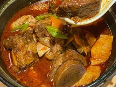 -何妹湿辣牛肉·粤式烧烤砂煲(桂雅路店)