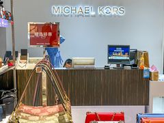 -百年港湾奥特莱斯(香炉礁店)