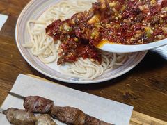 -歹歹的加个面过油肉拌面
