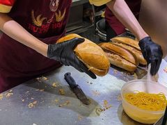 -Bánh Mì Huynh Hoa