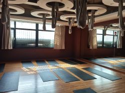 -威思丽高温瑜伽会馆