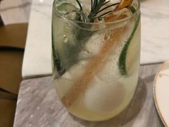 樱花荔枝气泡水-莫奈花园法式蛋糕