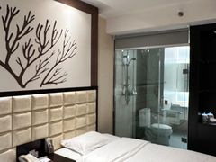 -昆明朗威酒店(昆明站火车站双桥夜市风情街店)