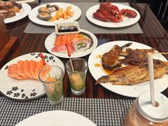 -广州万富希尔顿酒店·感趣自助餐厅·金秋蟹宴生蚝海鲜刺身