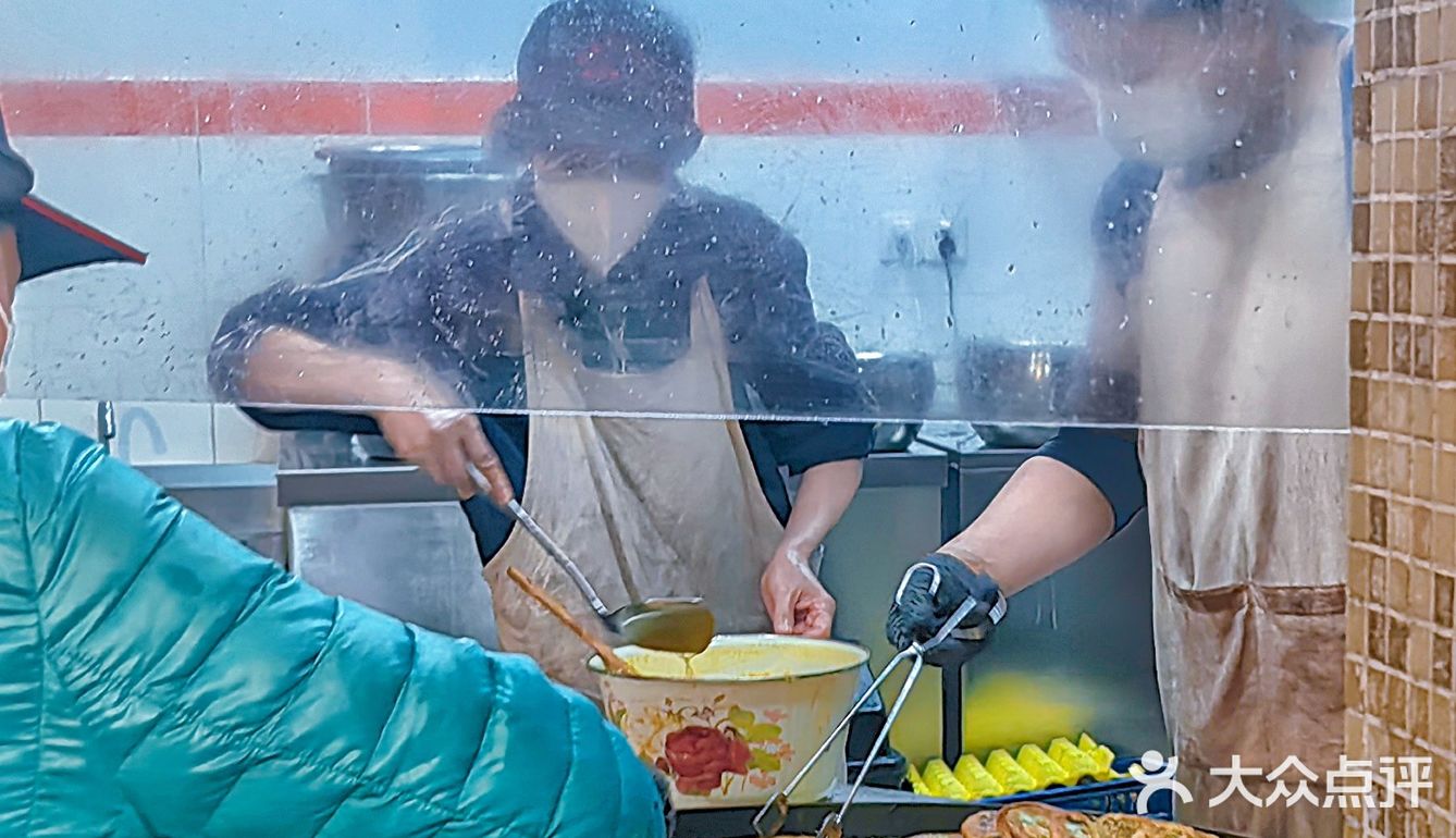 提篮桥葱油饼味道还不错哦，葱香十足～～