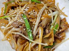 干炒牛肉河粉-阿政粤小馆(中央大街店)