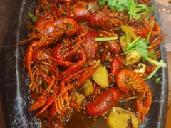 麻辣小龙虾-老东镇啤酒屋海鲜加工·蒸汽海鲜·海鲜烧烤(台东店)