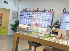 -天空之镜眼镜店蔡司依视路配镜授权零售店(望京颐堤港店)