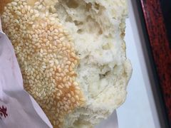 芝麻烧饼-穆得·老周家牛肉烧饼(普利街店)
