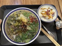 -云阿蛮云南生烫牛肉米线(奉贤路店)