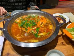 -野山舂·贵州现舂酸汤火锅(鸿通城店)