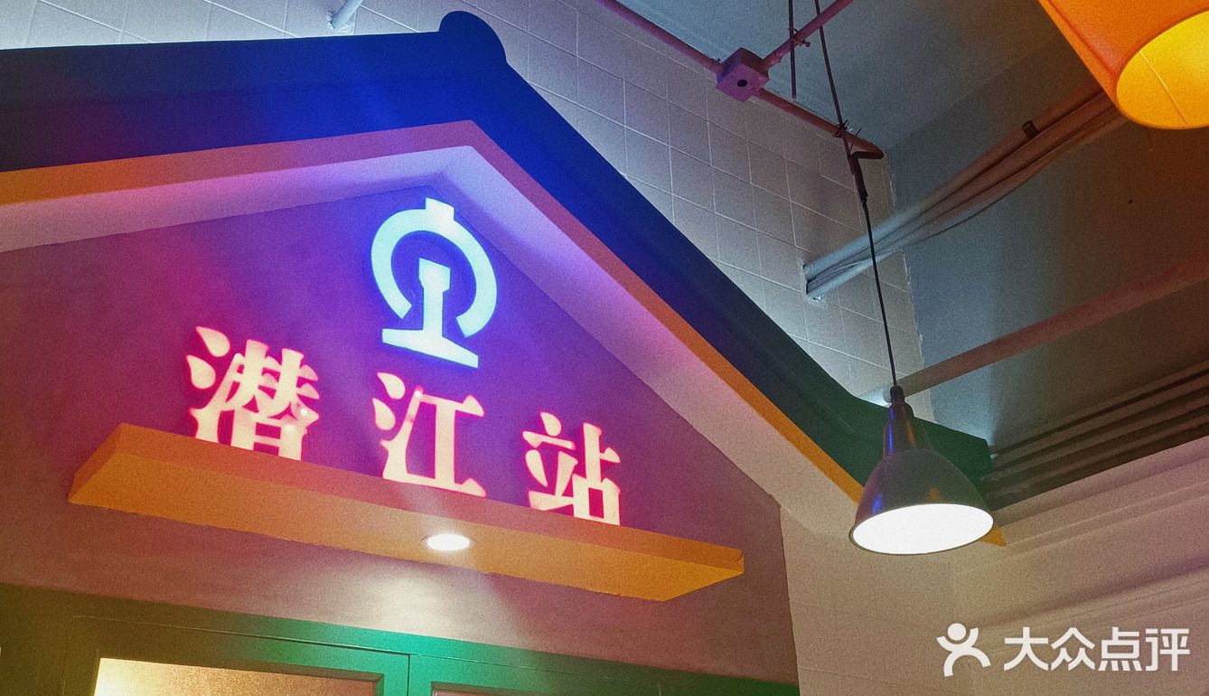 对的地点 遇见对的你 吃黑色经典臭豆腐 匠熙没白来❗️