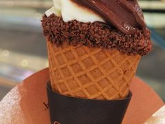 香草黑巧双重口味软冰淇淋-GODIVA(海岸城店)