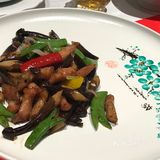 东方之门首家 360°湖景餐厅