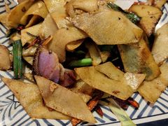 腊肉炒豆丝-霄汉牛三鲜湖北砂锅菜(万松园2店)