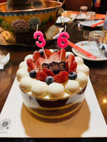 查看全部,这些年仟吉被各种私房蛋糕挤的越来越没存在感,各种点心面包