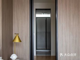 柔和的米色懒人沙发,在灯光渲染下,格外温馨