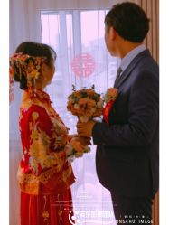-觅白婚纱礼服馆