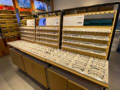 -LOOK眼镜·蔡司依视路配镜(宝山万达店)