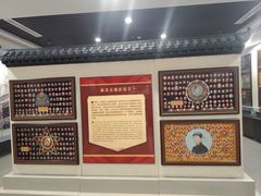 -毛泽东像章珍藏馆