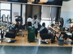 -FRIDAY星期五专业美发沙龙