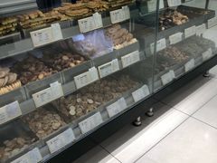 面包甜点陈列柜-上海哈尔滨食品厂(淮海中路店)