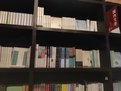 -钟书阁(松江泰晤士小镇店)