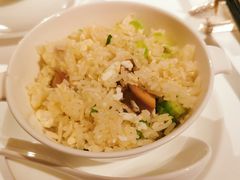 鮑魚粒蟹肉炒飯-嘉麟楼