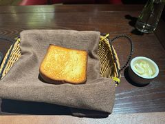 餐前面包配黑松露黄油-J Prime牛排海鲜餐厅(人民广场店)