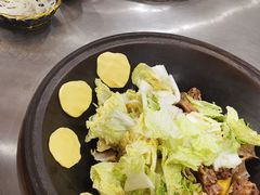 -粘豆包柴火铁锅炖