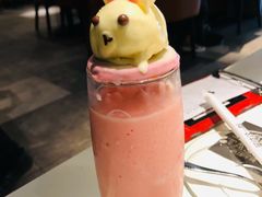 草莓奶昔配小兔冰激凌-西堤牛排(北京国瑞店)