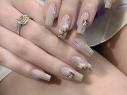 -安吉拉·纤纤玉指美甲美睫创意中心