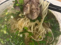 酸菜牛肉拉面-陇兴楼兰州拉面(西安咸阳国际机场店)