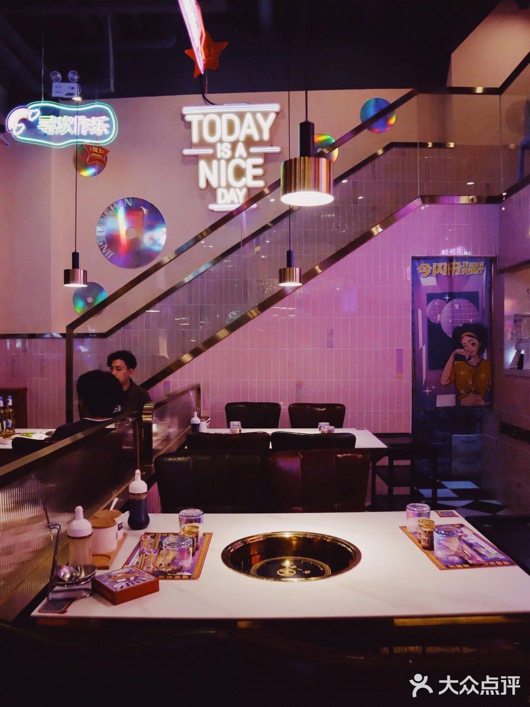 成都探店｜💓一家装修成歌舞厅的火锅店