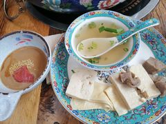 -毛辣果·贵州红酸汤牛肉火锅(西单店)
