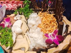 -老牌坊云南鱼豆花火锅(爱建店)