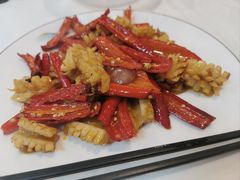 红椒炒鲜鱿-五谷芳乳鸽王(梅沙老店)