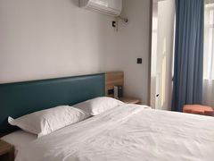 -墨客悦庭酒店(长沙麓谷涉外经济学院店)