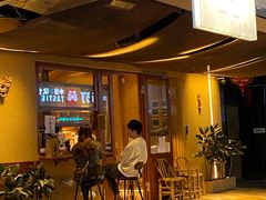 门面-天井·丑面包搭咖啡