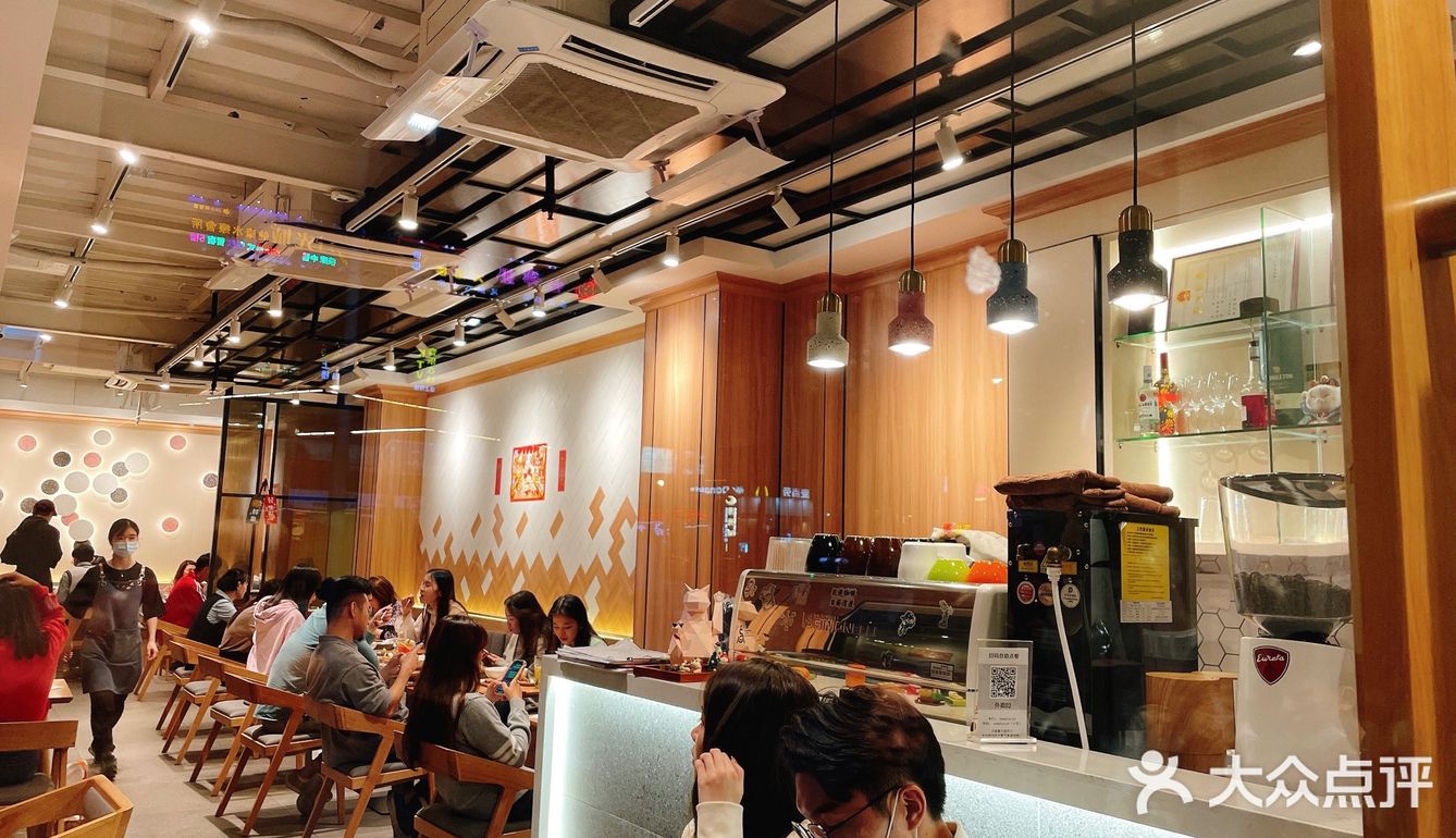 排了一个多钟… 是家新店，第一次探店
