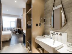 -苏州观前街亚朵酒店