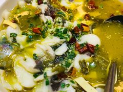 -魏铭鱼头捞饭(晋阳路店)