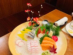 刺身拼盘-由紀日本料理·炭火燒肉