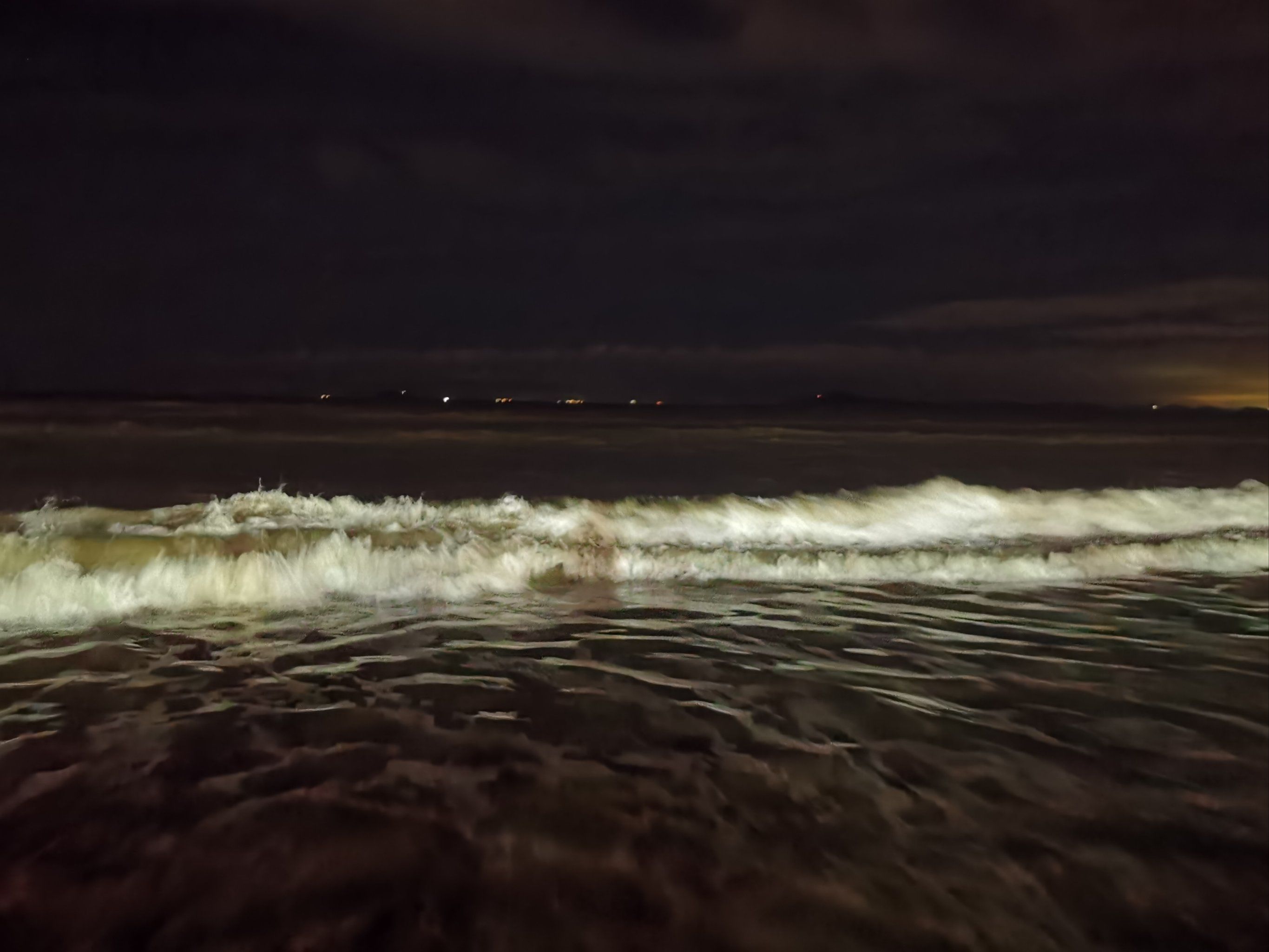 夜晚的海边