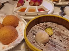 -蝴蝶里·粤菜·点心(滨江龙湖店)