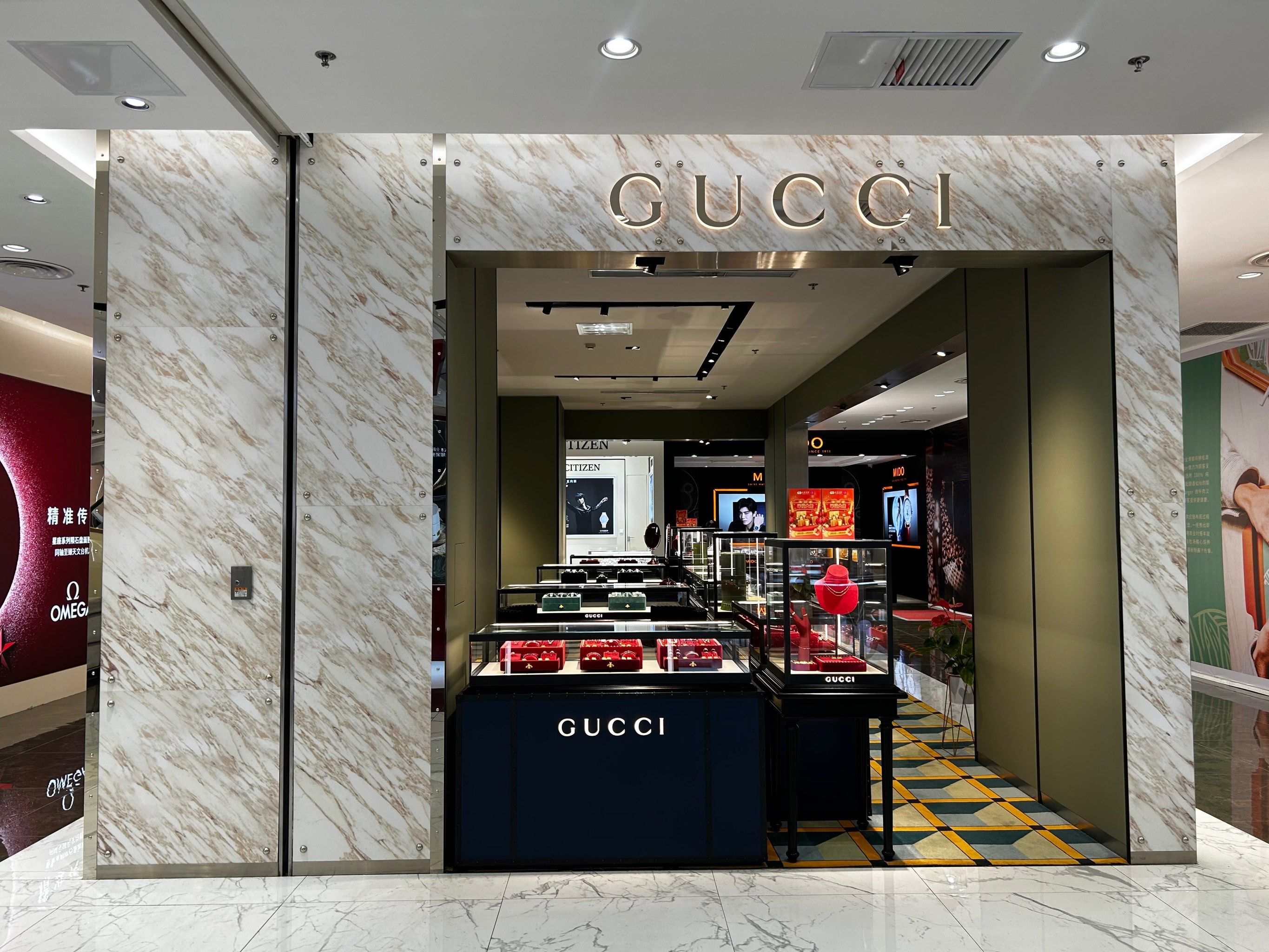 这家gucci珠宝腕表店款式好多呀