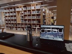 -漕河泾街道图书馆(漕河泾社区文化活动中心店)