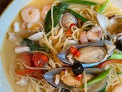 香辣海鲜意面配白葡萄酒酱-SISTERS BAR RESTAURANT川意酒馆(嘉善老市H楼店)