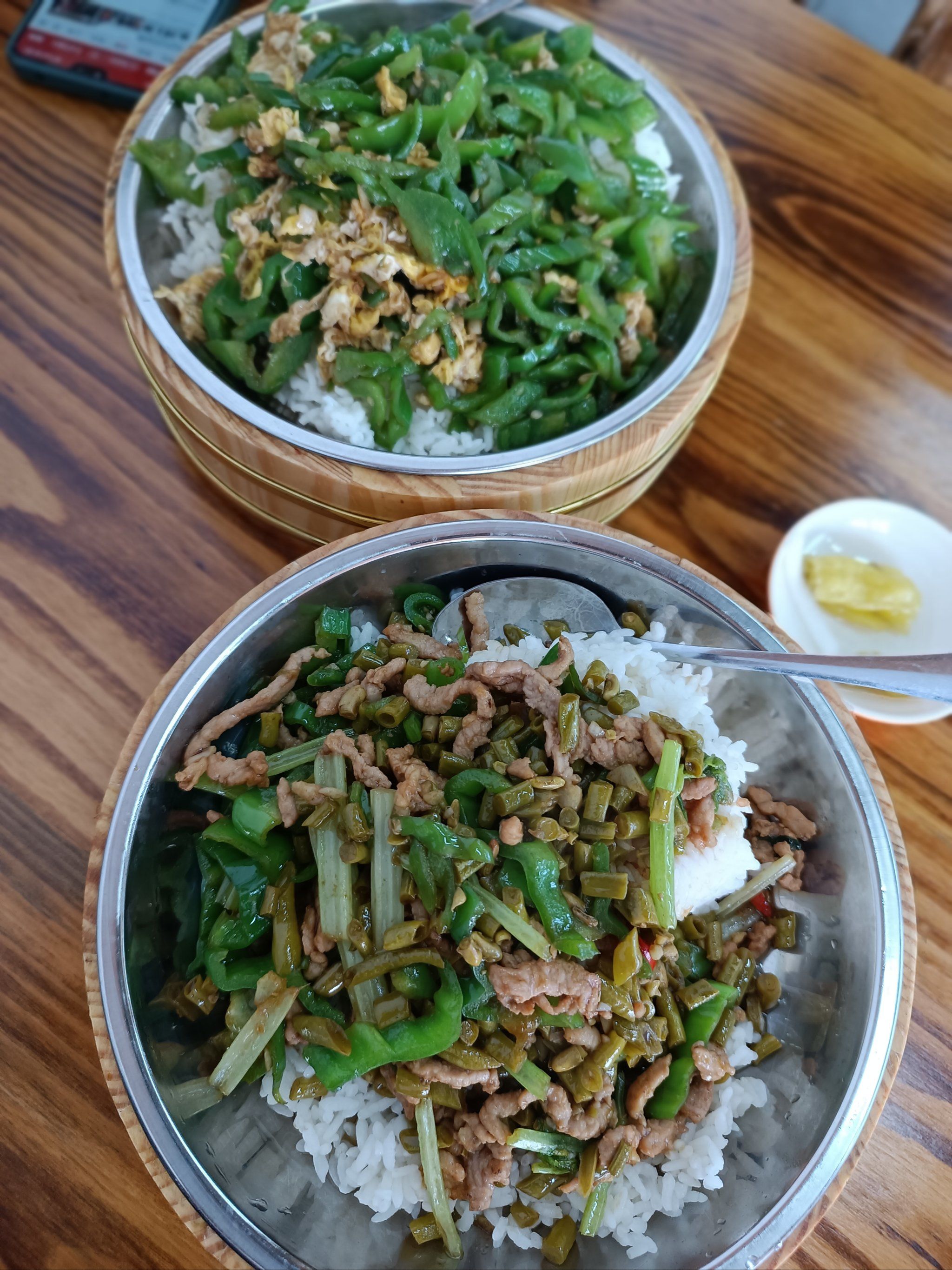 木桶饭 #小吃快餐 #我的宝藏美食集 木桶饭里的浇头全部现炒,主打